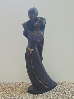 1994 Parastone "Mahogany Princess" statue - "The Embrace"
